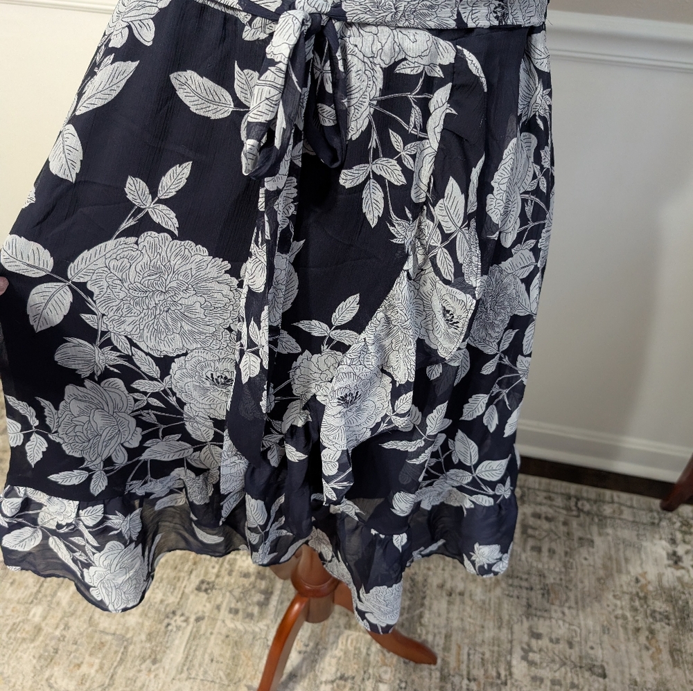 3/$30 London Times Plus Floral Dress - Picture 5 of 11